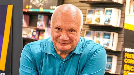 Éric-Emmanuel Schmitt papa pour la première fois : « Le plus grand bonheur de ma vie »