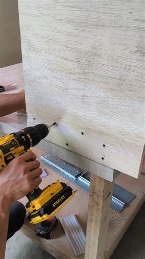 13K views · 57 reactions | Beginner carpenter drilling for counter sink using a screwdriver bit #woodworking #carpenter #reels #woodworkingideas #woodworkingtrik | Jajang Aripin | Facebook