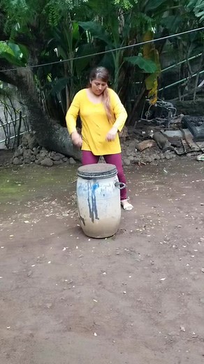 2.7M views · 10K reactions | Le reto al maitro levantar el bote lleno de agua來 | Ricardo Lara | Facebook