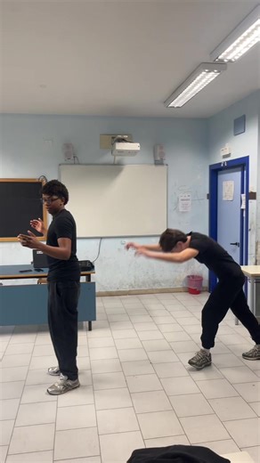 Coreografía vibrante de @𝑨𝑳𝑬𝑺𝑺𝑨𝑵𝑫𝑹𝑶