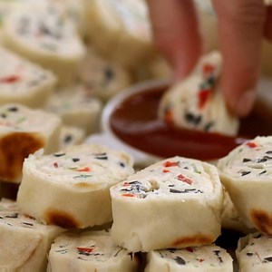 Tortilla Pinwheels Full recipe: http://bit.ly/2cfKnjk | Home Cooking Adventure