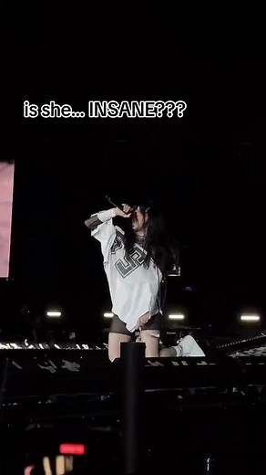 shes so besutiful omg . so sick and twisted. ||@BILLIE EILISH #foryoupage #billieeilishedits #billieeilish #billieeilishinstagram #foryou #billietweets #billiemusicmidtown #billieconcert