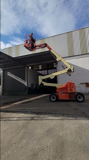 Plataforma Elevatória articulada E450 AJ Elétrica da JLG BR plataformas