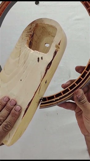 The oil drum lid turned into a clock