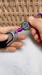 Instructions for tying a car keychain are simple but luxurious #craft #diy #DIY | Craft 1 Minute