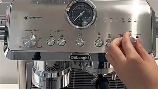 德龙（Delonghi）【中秋礼品】咖啡机 半自动咖啡机 意式美式家用现磨研磨一体机 手动打奶泡 EC9155.W 白色