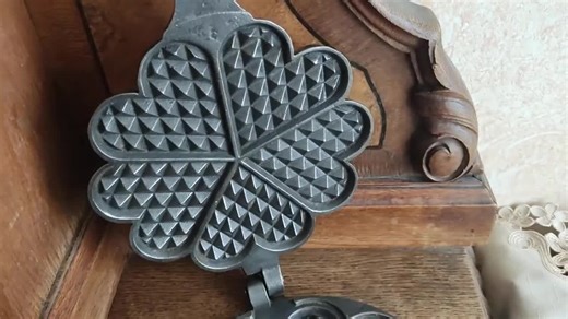 Vintage Norwegian Cast Iron Waffle Iron by Mustad & Søn / Heart-shaped Waffles / Pizzelle Krumbake Style / Scandinavian Kitchen Decor / No 4 - Etsy