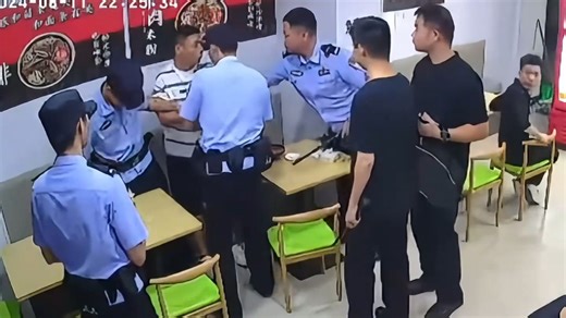 我喝个拉面犯天条了吗 ，给你来场监控下的爆笑瞬间，没事不要看监控！ (87)