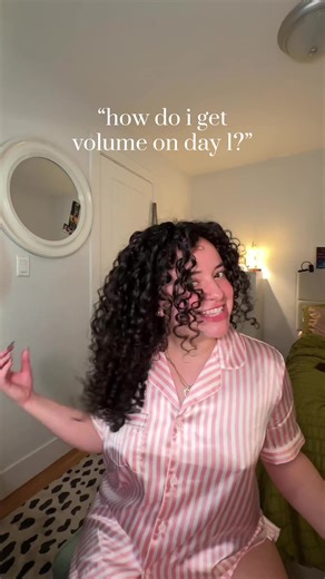 separate those curls bookie🥰the key to volume is using lightweight products and separating your curls after diffusing them. trust me it makes all the difference! and always make sure to use an oil when you’re doing that to prevent frizz ✨ @Olaplex No. 7 Bonding Oil #volume #curlyhairtips #curlyhair #curlyhaircheck #badbunny