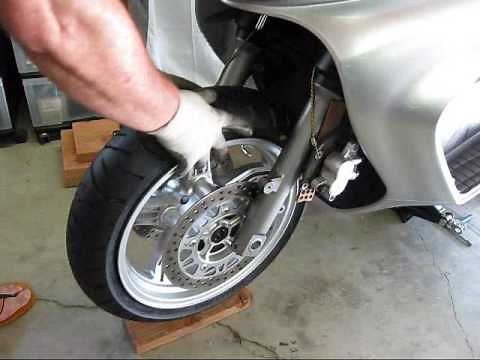 Burgman 650 - DIY - Front Wheel Removal Install