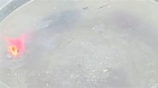 碱金属锂与水的化学反应