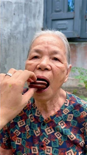 Grandma’s Funniest Food Reactions 😂🍴#grandmasik #grandma