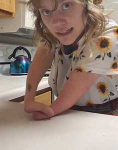 503K views · 4.9K reactions | This girl is sharing how she does everyday tasks with no hands! | LADbible | Facebook