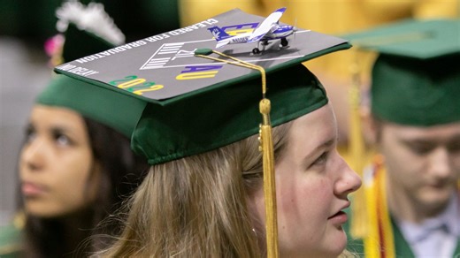 Howell seniors celebrate with Breslin commencement