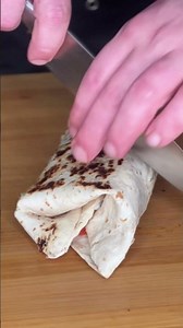 Wrap di Pollo con Salsa Yogurt | Ricetta Veloce e Sana in 10 Minuti