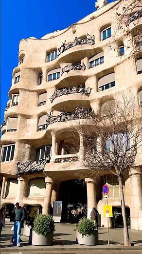 🏛️ La Pedrera: Gaudí's Masterpiece in Barcelona 🌟🇪🇸