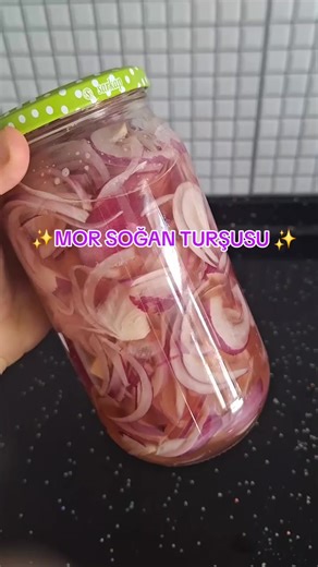 ınstagram:cookn_story ✨TARİF✨ 3-4 ADET MOR SOĞAN 1 SU BARDAĞI SİRKE 1 TATLI KASIGI KAYA TUZU 1 TATLI KAŞIĞI TOZ ŞEKER 2-3 DİŞ SARIMSAK (İSTEĞE GÖRE BEN KATMADIM) SICAK SU DENEYEN HERKESE AFİYET OLSUUNN🫶🏻🫶🏻 #turşu #tutorial #morsoğanturşusu #keşfetteyizzzzzzz