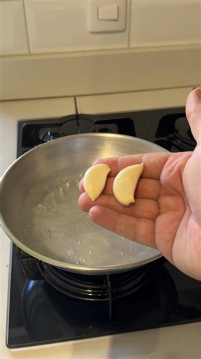 6.9M views · 102K reactions | Put garlic in hot water | Tips and Recipes | Facebook