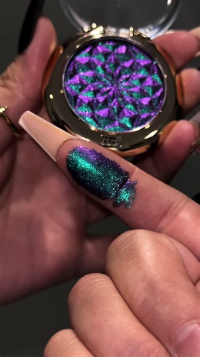 Swatching Multichrome Eyeshadow Shade HEKATE - Purple Makeup Magic