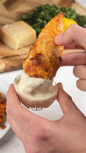 iRick Wiggins on Instagram: "Crispy High Protein Buffalo Chicken Tenders 🔥🐔🙌 What you need: 4 chicken tenderloins 1/2 cup grated Parmesan 1/4 cup buffalo sauce 2 tbsp ranch seasoning How to make them: 1. Toss your chicken in the buffalo sauce & ranch seasoning. 2. Coat with grated Parmesan. Air fry @ 400F for 10-12 mins. (Or bake @ 425F for 20) 3. Take them out & enjoy a delicious low carb meal! For homemade ranch seasoning, mix 1 tsp dried parsley, 1 tsp dried dill, 1 tsp garlic powder, 1 ts