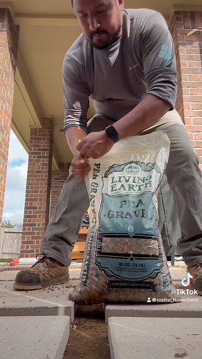 Rostro Flowerbeds on Instagram: "Using decomposed granite and pea gravel from @livingearthhq"