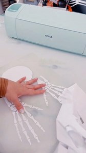 240K views · 3.9K reactions | Such a fun and easy Cricut project! Full tutorial at https://michellespartyplanit.com/2022/08/jack-skellington-oven-mitt-set-with-cricut/ | Michelle's Party Plan-It by Michelle Stewart | Facebook