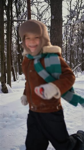 Алена - фотограф Москва и МО on Instagram: "Сколько раз упал Андрей? 😆 Зимняя история на память от @alena_gorbacheva.ph"