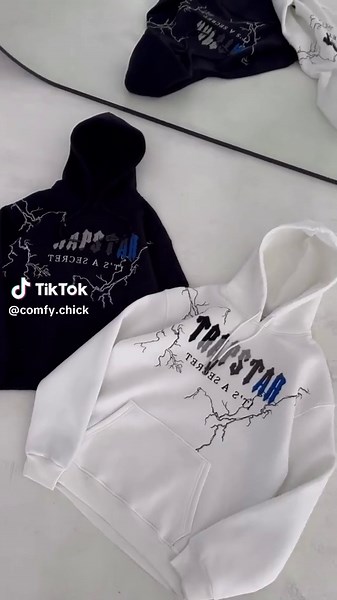 Hoodie high quality cotton💯 made in turkey 🇹🇷 fleeced inside for orders dm us on : whatsapp: 961 70 947 367 #comfychic مبيع جملة و مفرق