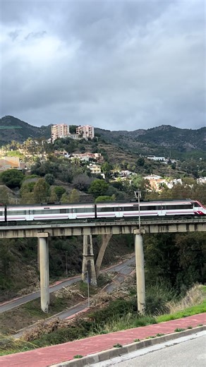 Tren civia cercanías línea c1 por viaducto torremuelle ¿no es hermoso?? #civia #cercanias #malaga #fuengirola #torremuelle