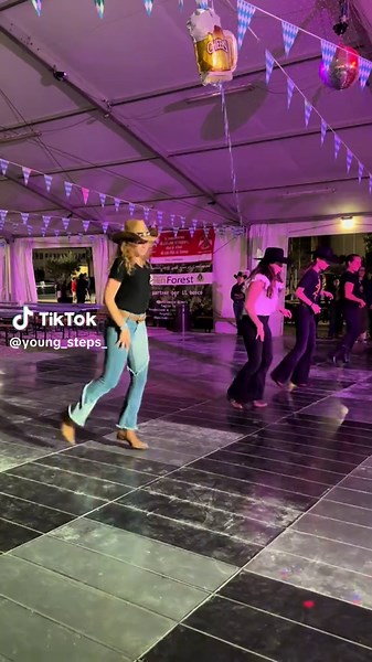 Devil’s side⚡️ Line Dance Choreography 🤠 choreographed by The Unknowns 😎 Danced at Brendola, Vicenza 🔥 #countrytiktok #countrylinedancing #dancetutorial #girldance #linedancersoftiktok @Vale
