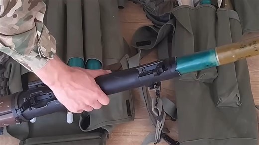 一分钟教会你如何正确使用RPG火箭弹发射器。