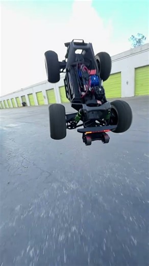 Traxxas maxx 4s during break
