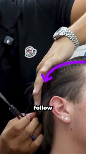 Jose Velasco • Scaling Barbers on Instagram: "Best and easiest way to create texture and volume for a messy middle part THE JV WAY Book with me link in bio✅"