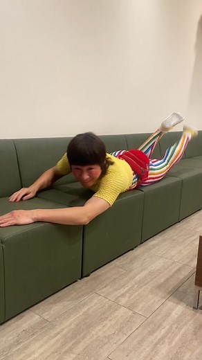 Japanese Comedian AKISUKE: A Blend of Comedy and Dance in Osaka