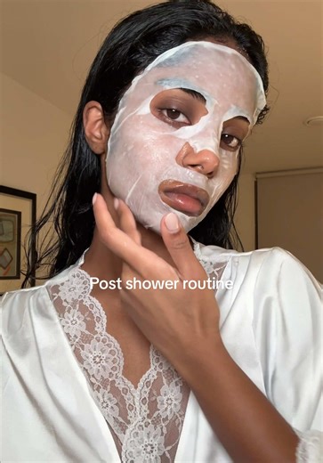 Post shower routine 🚿🧼 @amika @Kérastase @Dr. Jart UK @ClarinsUK @Clarins Official @Gisou @Charlotte Tilbury @Phlur Fragrances