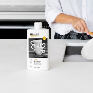 Do you find washing the dishes dries your skin? Give our Lemon Dish Liquid a try, it’s specially pH balanced to be gentle on hands 🙌 A small squirt will leave dishes sparkling clean and cut through grease, while being kinder to your hands. The concentrated, plant and mineral-based formula is also free from SLES (Sodium Laureth Sulfates) and synthetic fragrances. Find it in Coles, Woolies and Independent stores around Australia or online at ecostore.com.au | Ecostore