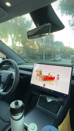 Christmas theme 🎅🏼🎄 #tesla #teslamotors #california #usa #christmastime #เทสล่า #autopilot #evcar #electriccar | Joy to the world - สุขกับสิ่งเล็กๆ