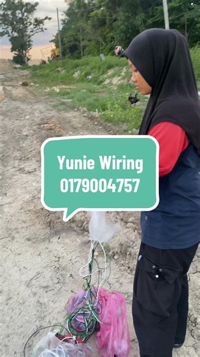 Mlk hk mno bakar ko kupas sek kito ter😂🙏🏻Hk mno2 nk buat wiring blh roger2 ter lako🥰🫶🏻✌🏻🤲🏻#wiring #wiregirl #mencarirezekihalal #rezekiumiabah #yuniwiring