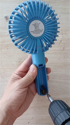 Repairing a broken blue handheld mini fan | Complete assembly