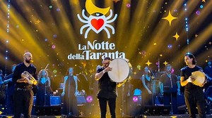 La Notte della Taranta in diretta su Rai 3: tutti gli ospiti sul palco di Melpignano