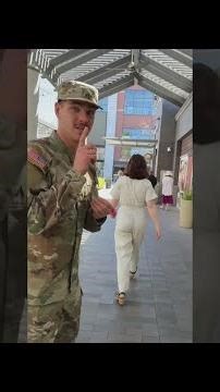 Sie hat seine Hand einfach nie losgelassen 😂