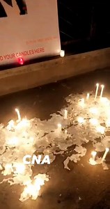 The population of Buea has since 4PM today been paying respect to the dead kids in Kumba. Passers-by have been lighting candles at UB junction for the fallen Education heroes and wishing them a peaceful rest. It is a solemn atmosphere as they place candles beneath the pictures of the dead children while mourning. CNA | Cameroon News Agency