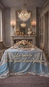 Apparecchiare la tavola è un gesto antico. Non riguarda solo il cibo, ma il modo in cui scegliamo di accogliere. Una tavola ben pensata parla prima ancora che gli ospiti si siedano. Racconta attenzione, misura, rispetto. La tovaglia dà il tono. I dettagli impreziosiscono senza sovrastare. La luce avvolge e scalda l’atmosfera. Non serve esagerare. Serve equilibrio. Il centro tavola unisce. I tessuti accompagnano. Ogni elemento ha il suo posto. Perché l’eleganza vera non ostenta. Accoglie. Ed è a 