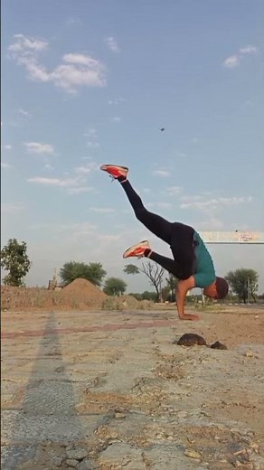 Flying Crow Yoga Pose 🕊️🔥 Balance Like a Pro 🧘‍♂️