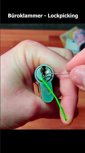 Lockpicking with a paperclip - Abus 72/40 - lockpicking in German / lockpicking for beginners