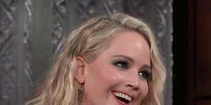 Jennifer Lawrence se toma un copazo y habla de TODO