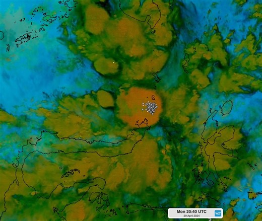Check out this satellite video of Indonesia’s Ruang volcano erupting early on Tuesday morning, sending a towering column of ash and lightning high into the night sky. 🌋⚡️ Full story at https://bit.ly/4aTIO7K | Weatherzone