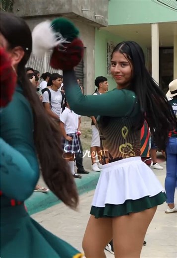 Anahi's Stunning Dress and Dance Performance