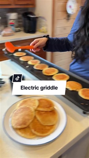 I absolutely love cooking on this Electric Griddle!! So easy to use and clean #ElectricGriddle #kitchenhack #kitchenappliances #cookinghack #indoorgrill