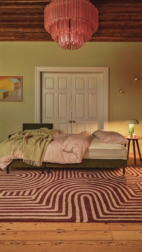 Swyft on Instagram: "Make every guest feel at home with our Model 12. Lydia, shows how easy it is to transform from a sofa into a bed in just under a minute."